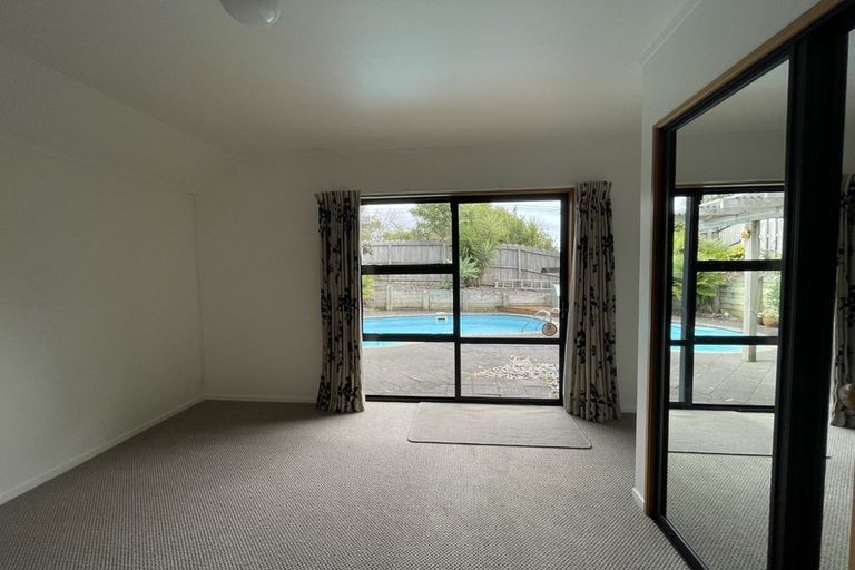 Photo of property in 1 Calypso Place, Rothesay Bay, Auckland, 0630