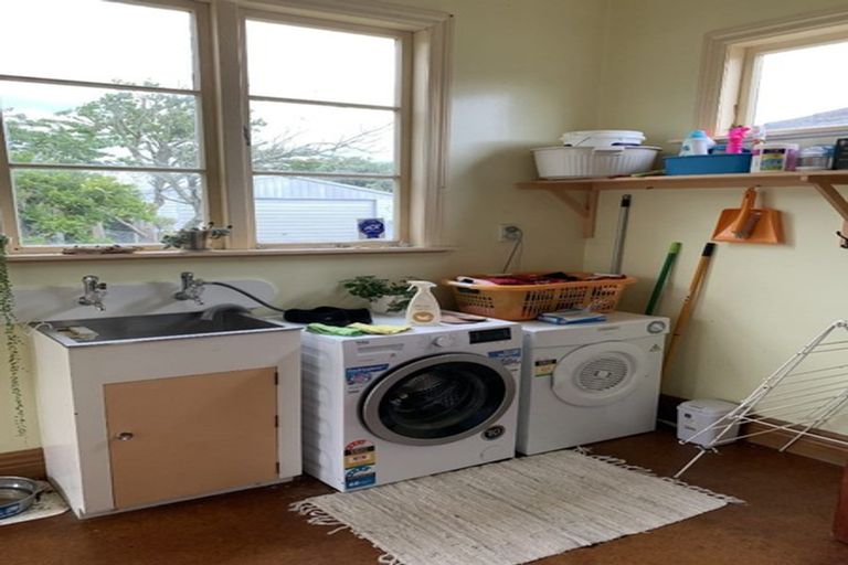 Photo of property in 18 Dunstan Street, Otaki, 5512