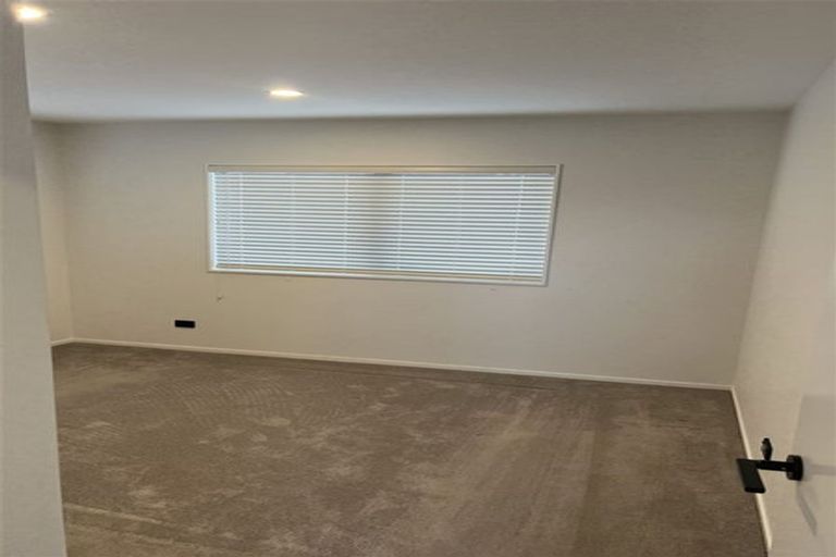 Photo of property in 5 Wyon Way, Flat Bush, Auckland, 2016