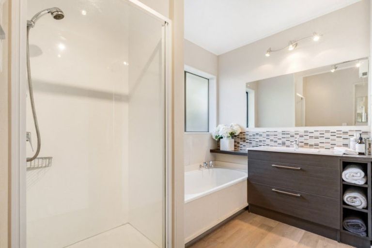 Photo of property in 2/5 Askew Place, Farm Cove, Auckland, 2012