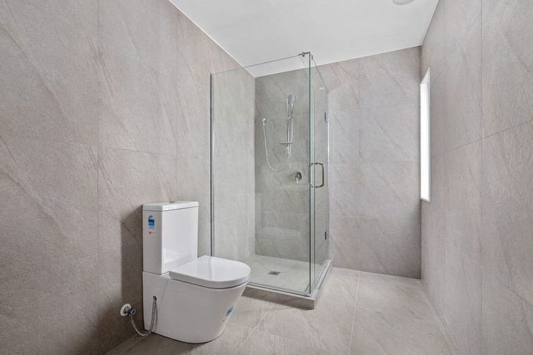 Photo of property in 28 Waihou Crescent, Albany Heights, Auckland, 0632