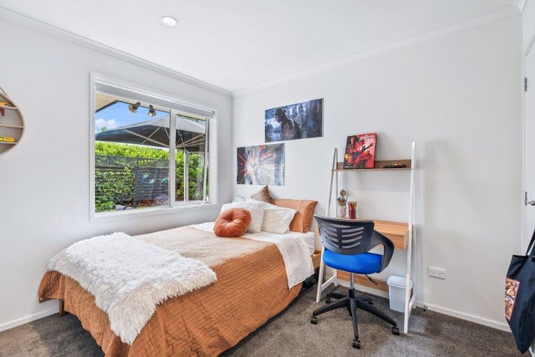 Photo of property in 25 Waitemata Drive, One Tree Point, 0118