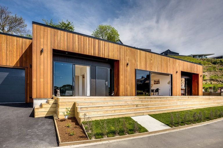 Photo of property in 91 Oak Road, Poraiti, Napier, 4112