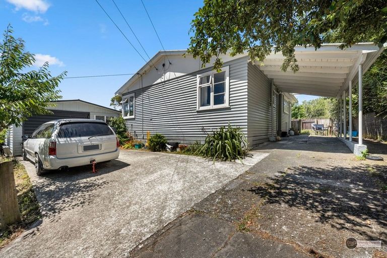 Photo of property in 15 Davis Grove, Wainuiomata, Lower Hutt, 5014
