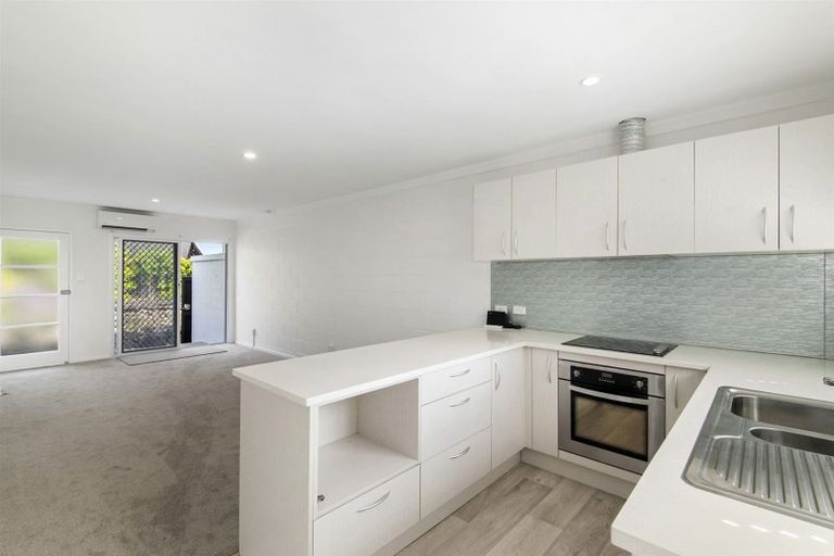 Photo of property in 1/9 John Court Street, Birkenhead, Auckland, 0626