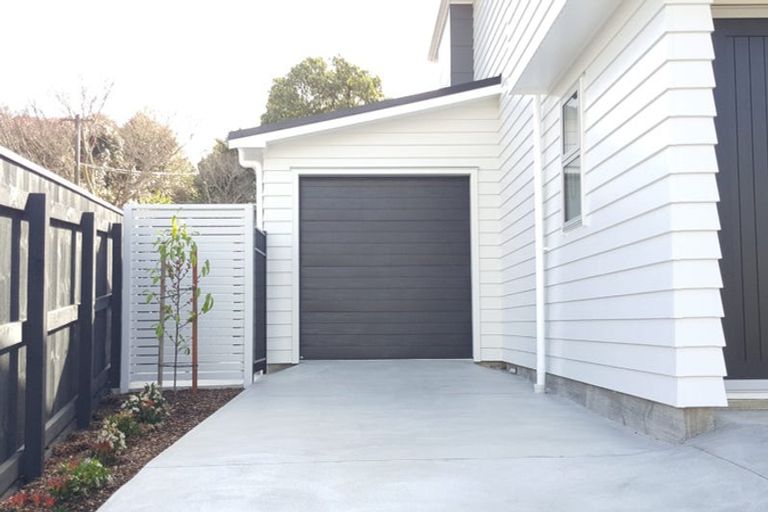 Photo of property in 27a Ranui Terrace, Tawa, Wellington, 5028