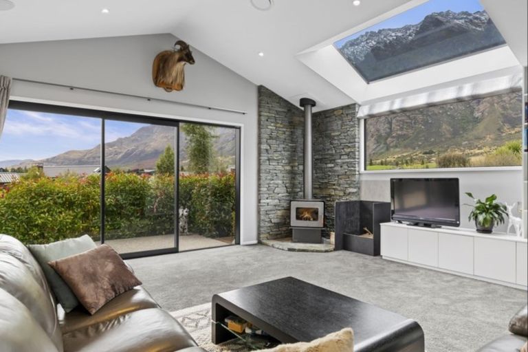 Photo of property in 27 Pendeen Crescent, Jacks Point, Queenstown, 9371