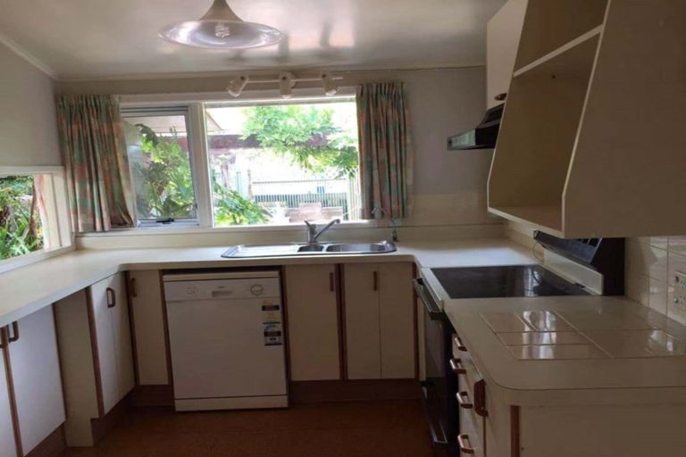 Photo of property in 30 William Souter Street, Forrest Hill, Auckland, 0620