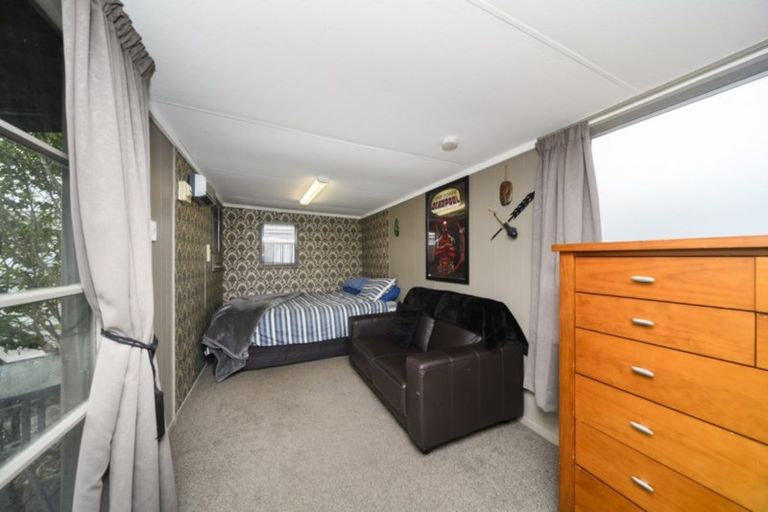 Photo of property in 2 Pukatea Place, Milson, Palmerston North, 4414