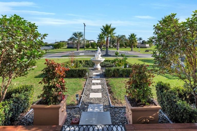 Photo of property in 2 O'farrell Drive, One Tree Point, 0118