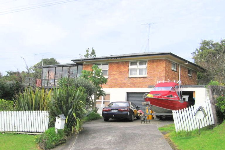 Photo of property in 5 Pohutukawa Avenue, Red Beach, 0932