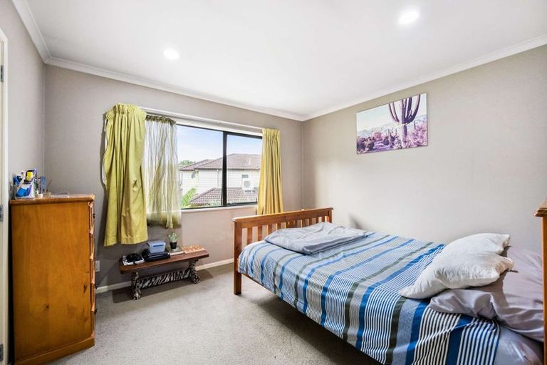 Photo of property in 1 Seresin Crescent, Flat Bush, Auckland, 2016