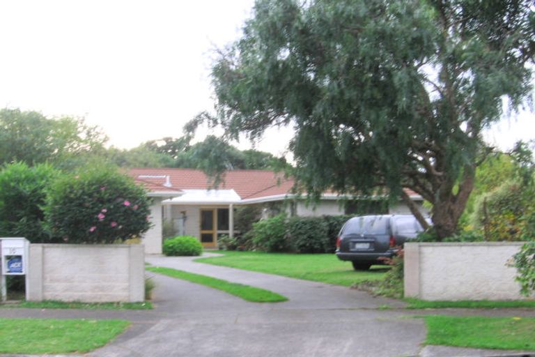 Photo of property in 10 Wakefield Grove, Waikanae, 5036