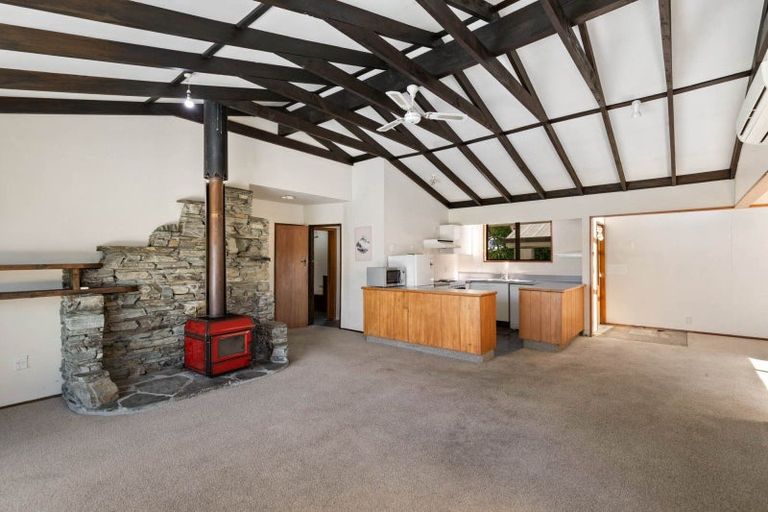 Photo of property in 27 Avalon Crescent, Fernhill, Queenstown, 9300