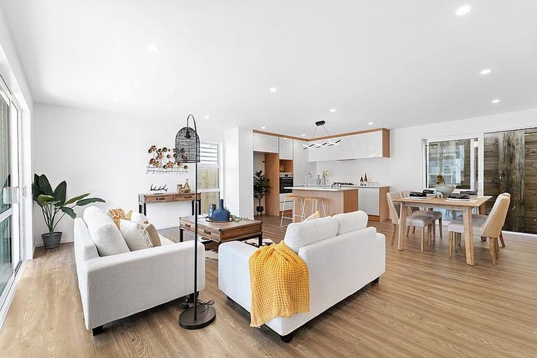 Photo of property in 8/4118a Great North Road, Glen Eden, Auckland, 0602