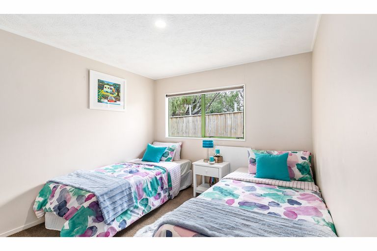 Photo of property in 1/5 Masterton Road, Rothesay Bay, Auckland, 0630