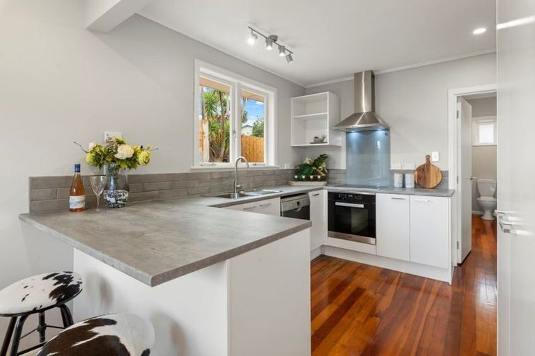 Photo of property in 37 Cardiff Road, Pakuranga, Auckland, 2010