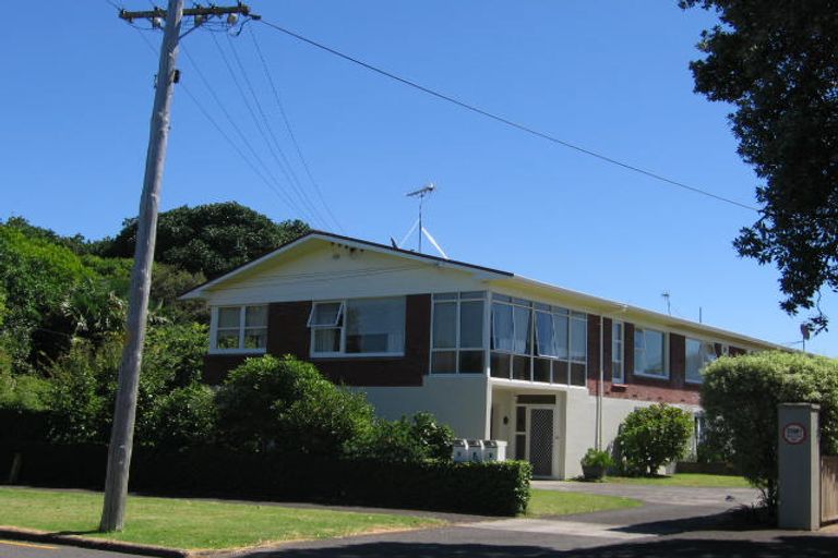 Photo of property in 1/13 Pierce Road, Milford, Auckland, 0620