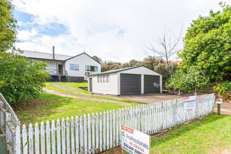 Photo of property in 29 Moncrieff Avenue, Clendon Park, Auckland, 2103