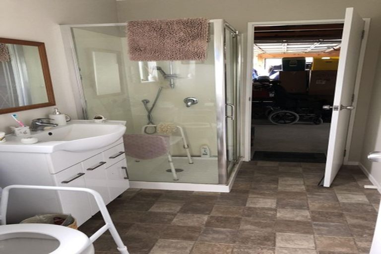 Photo of property in 1477 State Highway 16, Waimauku, 0883