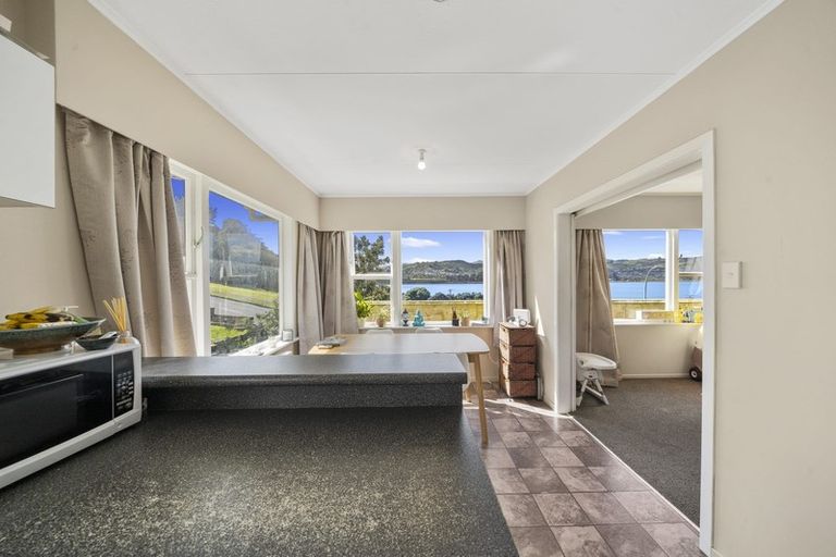 Photo of property in 7 Gloaming Hill, Titahi Bay, Porirua, 5022