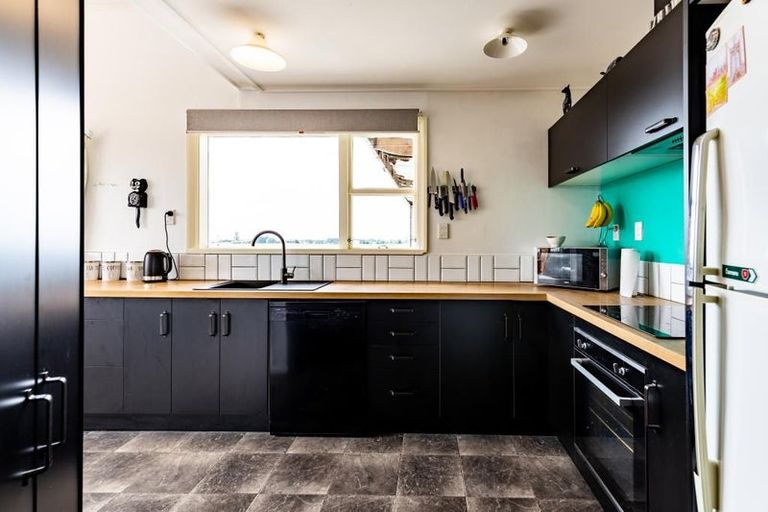 Photo of property in 15 Timaru Road, Waimate, 7924