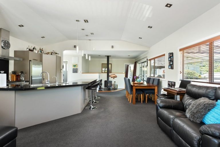Photo of property in 14 Beach Road, Waikawa, Picton, 7220