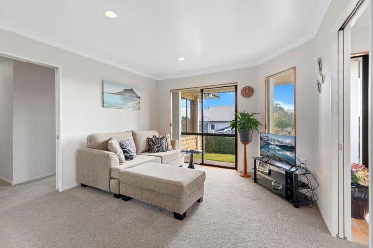 Photo of property in 2 Burnt Oak Drive, Pyes Pa, Tauranga, 3112