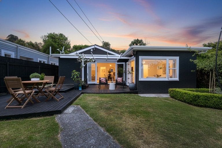 Photo of property in 24 Pembroke Road, Northland, Wellington, 6012