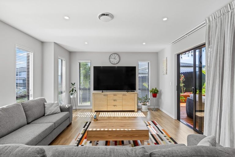 Photo of property in 61 Symes Drive, Red Beach, 0932