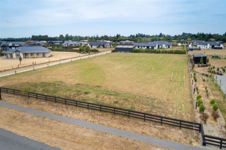 Photo of property in 15 Whitcombe Place, Darfield, 7571