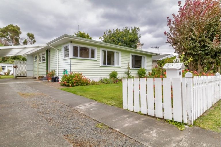 Photo of property in 21 Lipscombe Crescent, Havelock North, 4130