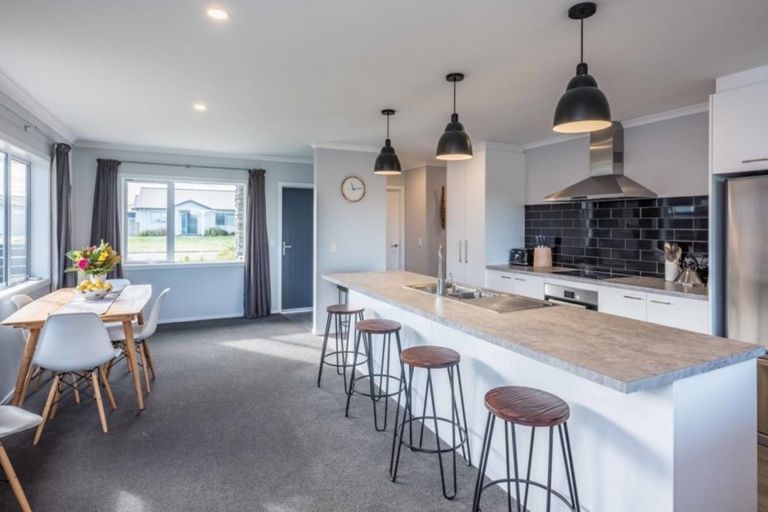 Photo of property in 3 Gallipoli Place, Paraparaumu, 5032