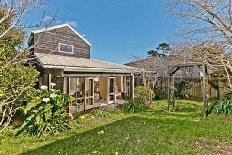 Photo of property in 2/720 East Coast Road, Pinehill, Auckland, 0632