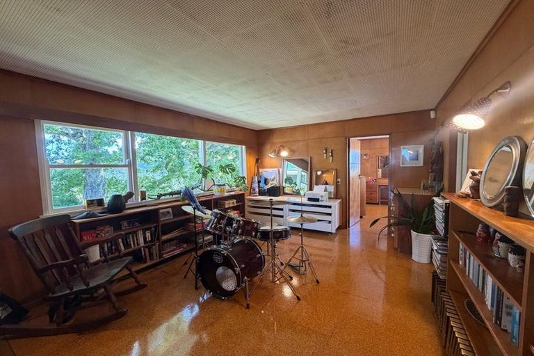 Photo of property in 274 Scenic Drive, Titirangi, Auckland, 0604