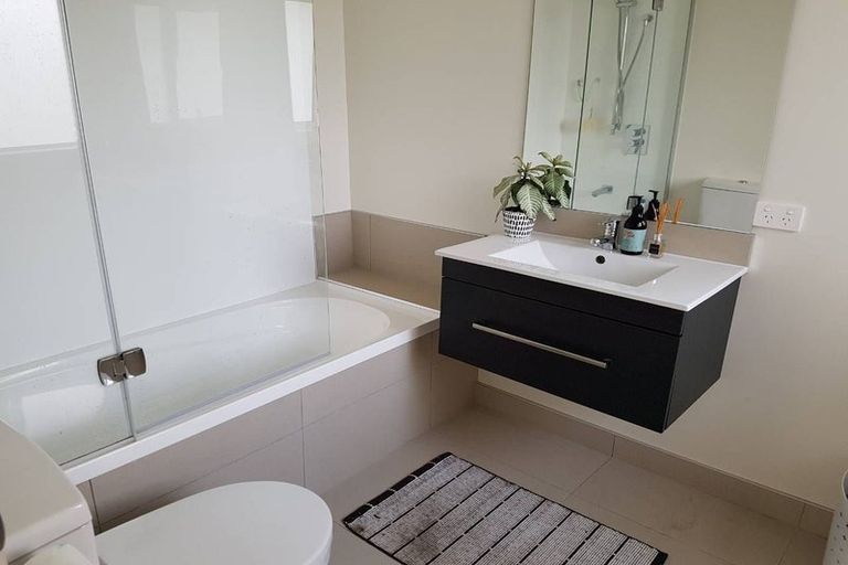 Photo of property in 44b Gilbransen Road, Kumeu, 0810