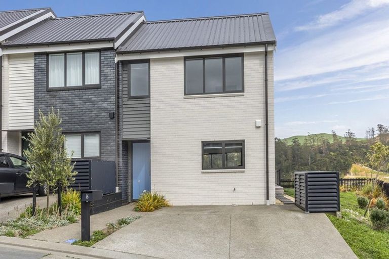 Photo of property in 16 Bee Lane, Whitby, Porirua, 5024