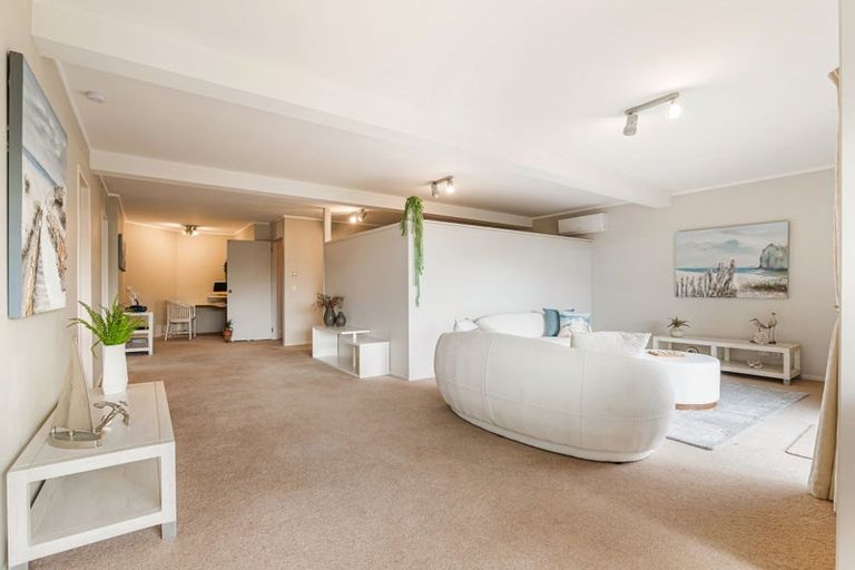 Photo of property in 146 Pacific Parade, Army Bay, Whangaparaoa, 0930