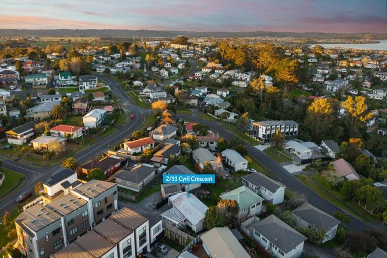 Photo of property in 2/11 Cyril Crescent, West Harbour, Auckland, 0618