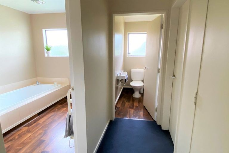 Photo of property in 2 Myers Grove, Churton Park, Wellington, 6037