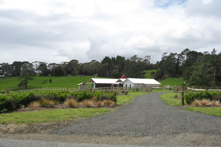Photo of property in 7 Awa Road, Kumeu, 0891