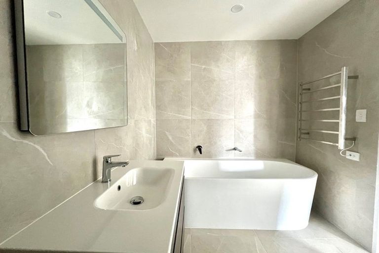 Photo of property in 13a Matterhorn Crescent, Northpark, Auckland, 2013