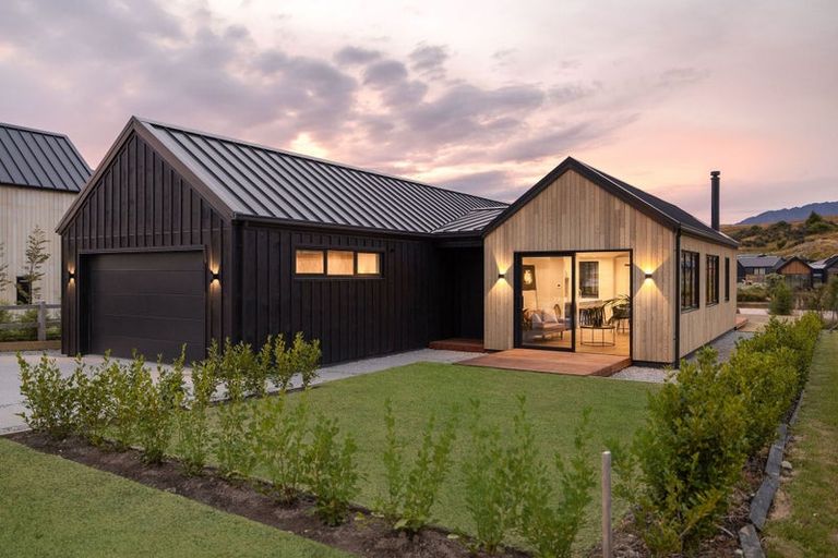 Photo of property in 22 Woolshed Road, Jacks Point, Queenstown, 9371