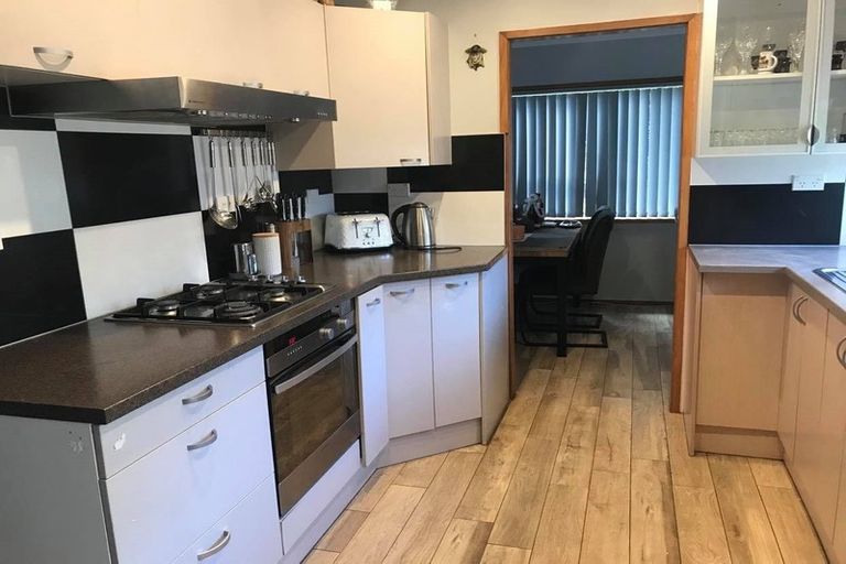 Photo of property in 16 Fitzherbert Avenue, West Harbour, Auckland, 0618