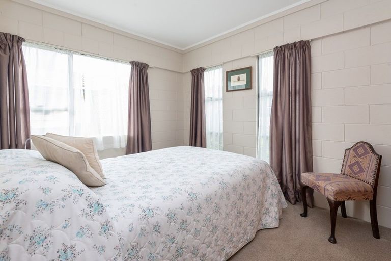 Photo of property in 10 Nimrod Place, Half Moon Bay, Auckland, 2012