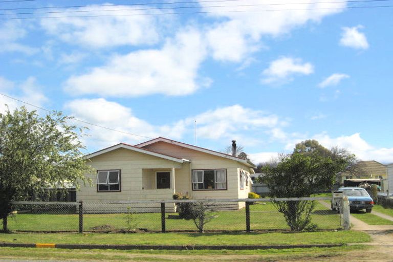 Photo of property in 21 Walter Street, Takapau, 4203