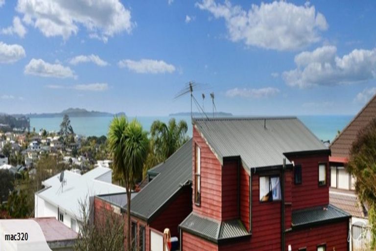 Photo of property in 2/611 Beach Road, Rothesay Bay, Auckland, 0630