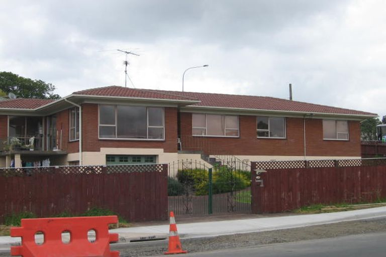 Photo of property in 1 Chivalry Road, Glenfield, Auckland, 0629