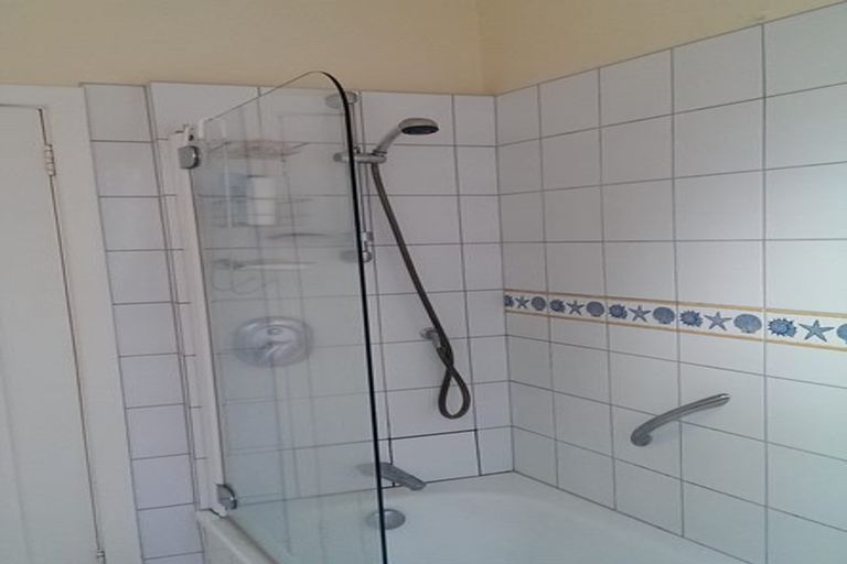 Photo of property in 23b Maida Vale Road, Roseneath, Wellington, 6011