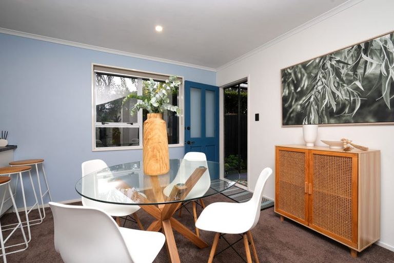 Photo of property in 10 Honeysuckle Place, Northcote, Christchurch, 8052